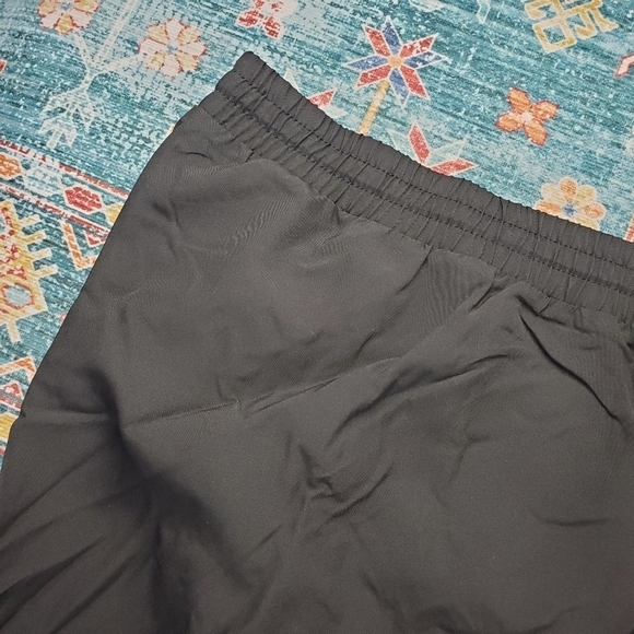 Old Navy Mid-Rise Dolphin-Hem Run Shorts for Women BlackJack 4X - Picture 5 of 11